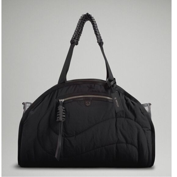 lululemon athletica Handbags - New with tags Lululemon barrel bag 24L with mylo
